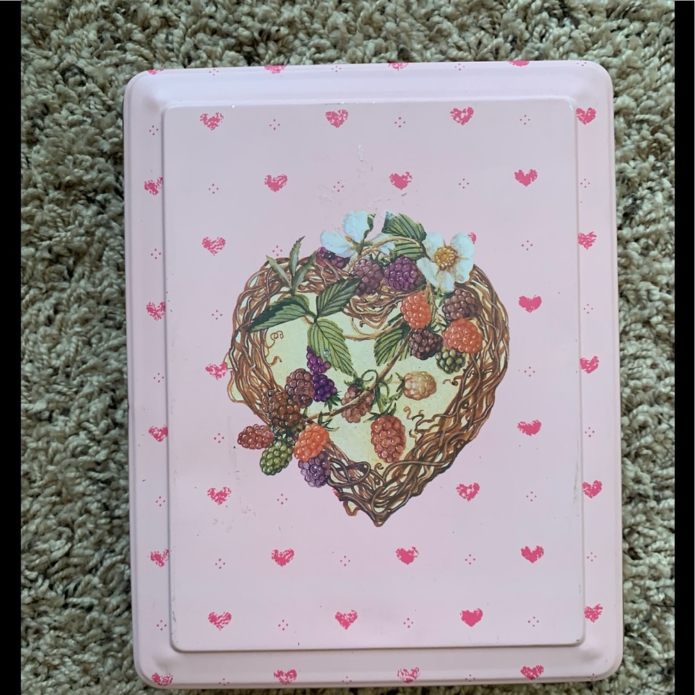 Cute Box! Metallic with sealed lid, pink with hearts.
